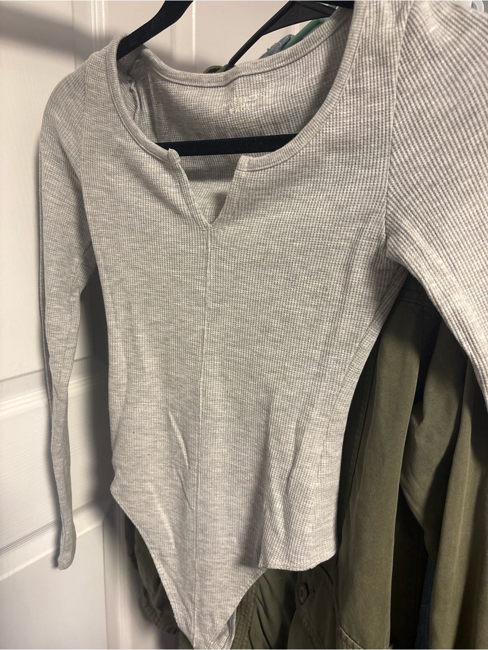 American Eagle Outfitters Light Gray Ribbed Long-Sleeve Notch Bodysuit